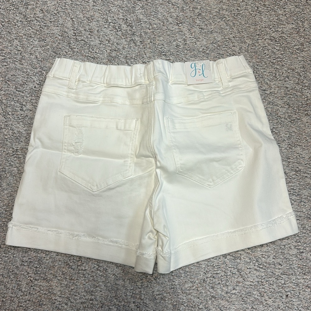 Grace&Lace white stretch denim shorts - Picture 2 of 3